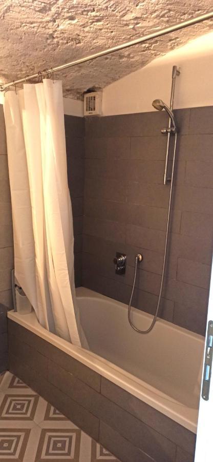 Casa Nella Pietra Viva Apartment Bari Luaran gambar